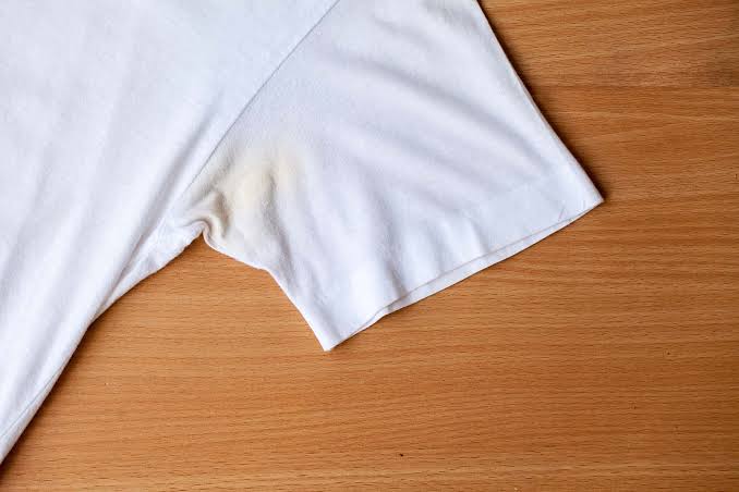 Cara Menghilangkan Noda Kuning di Baju Putih