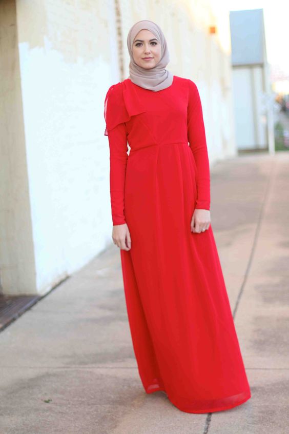 Baju Merah Cocok dengan Jilbab Warna Apa
