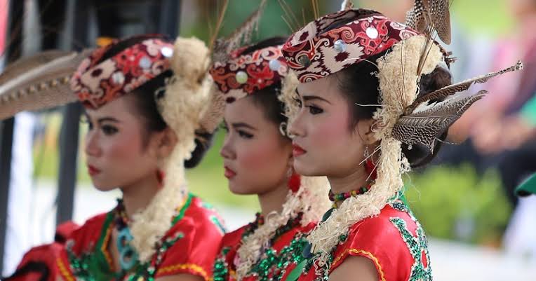 Baju Adat Kalimantan Tengah