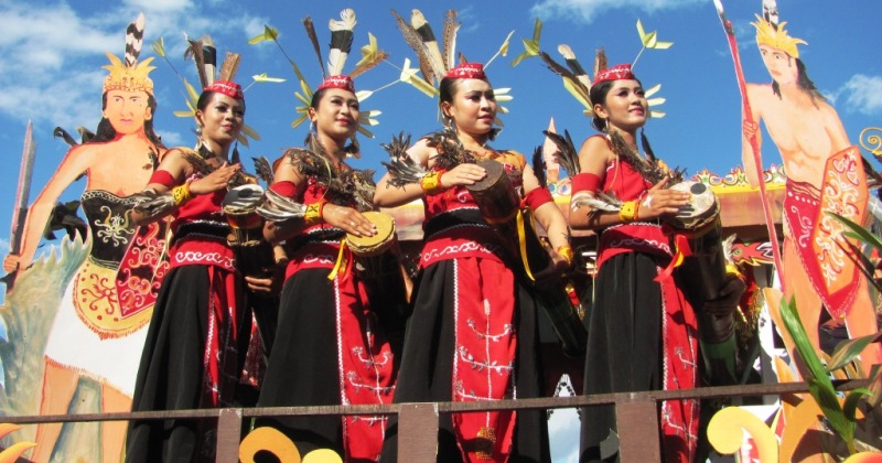 nama pakaian adat Kalimantan Timur