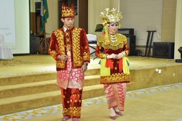 Berbagai Jenis Nama Pakaian Adat Jambi dan Keunikannya