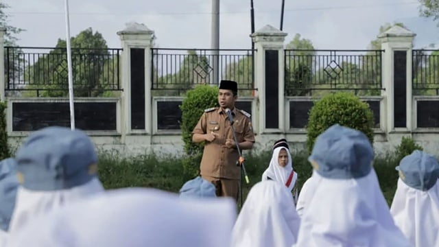 Seragam Kepala Sekolah