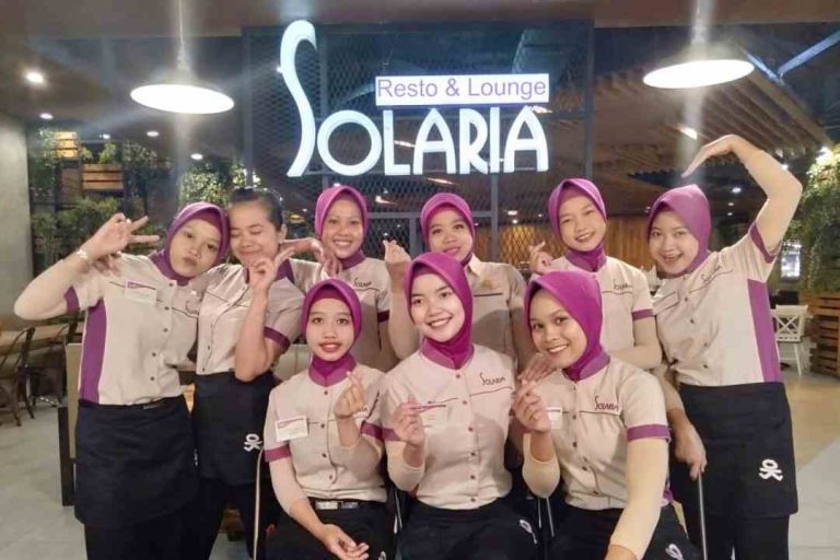 Seragam Solaria